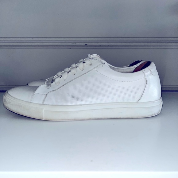 Sleek White Men's Sneakers - Picture 1 of 5